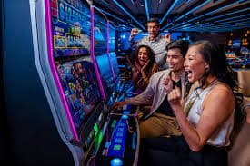 Pengguna melakukan transaksi e-wallet yang cepat dan aman di platform hiburan digital bbtogel